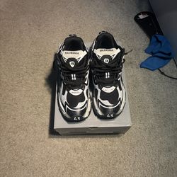 Balenciaga Runner  white and black
