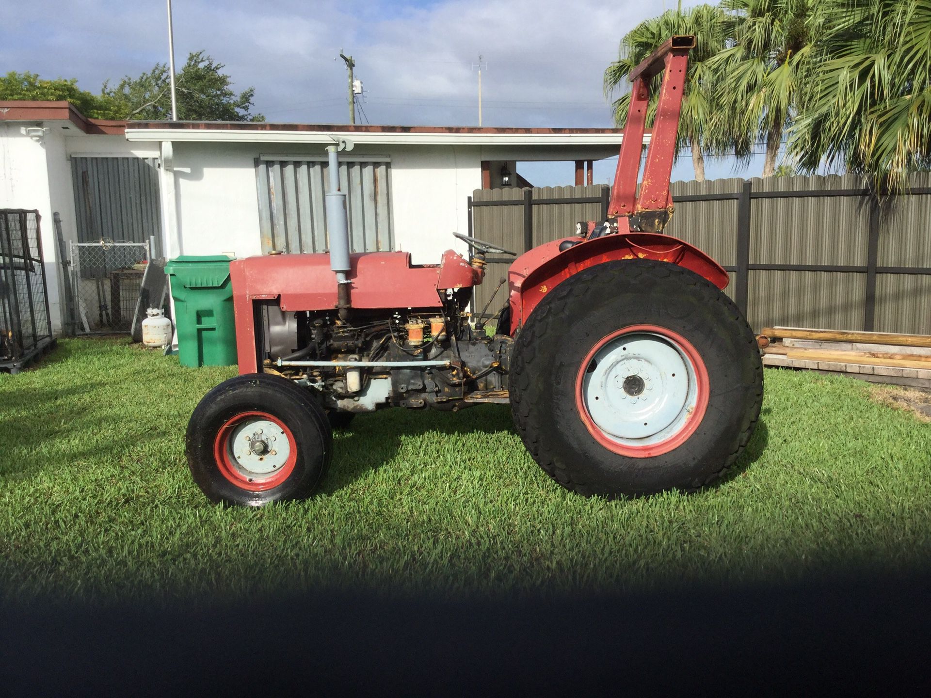 Tractor AG Massey Ferguson MF240... price just REDUCED!! To $4500 need to sale this month!!