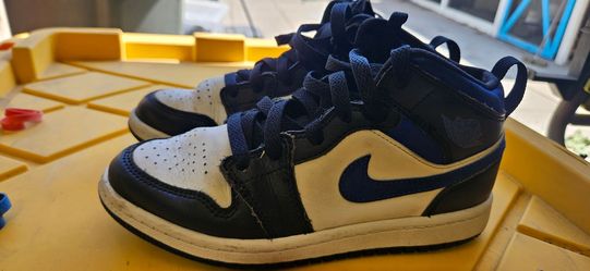 USED Nike High Tops Size 1Y