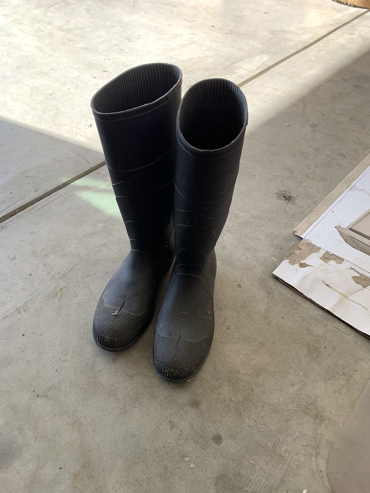 Men’s or women’s rubber boots