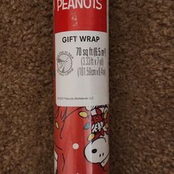 Peanut's Snoopy Christmas Wrapping Paper  70 Squre Feet Roll