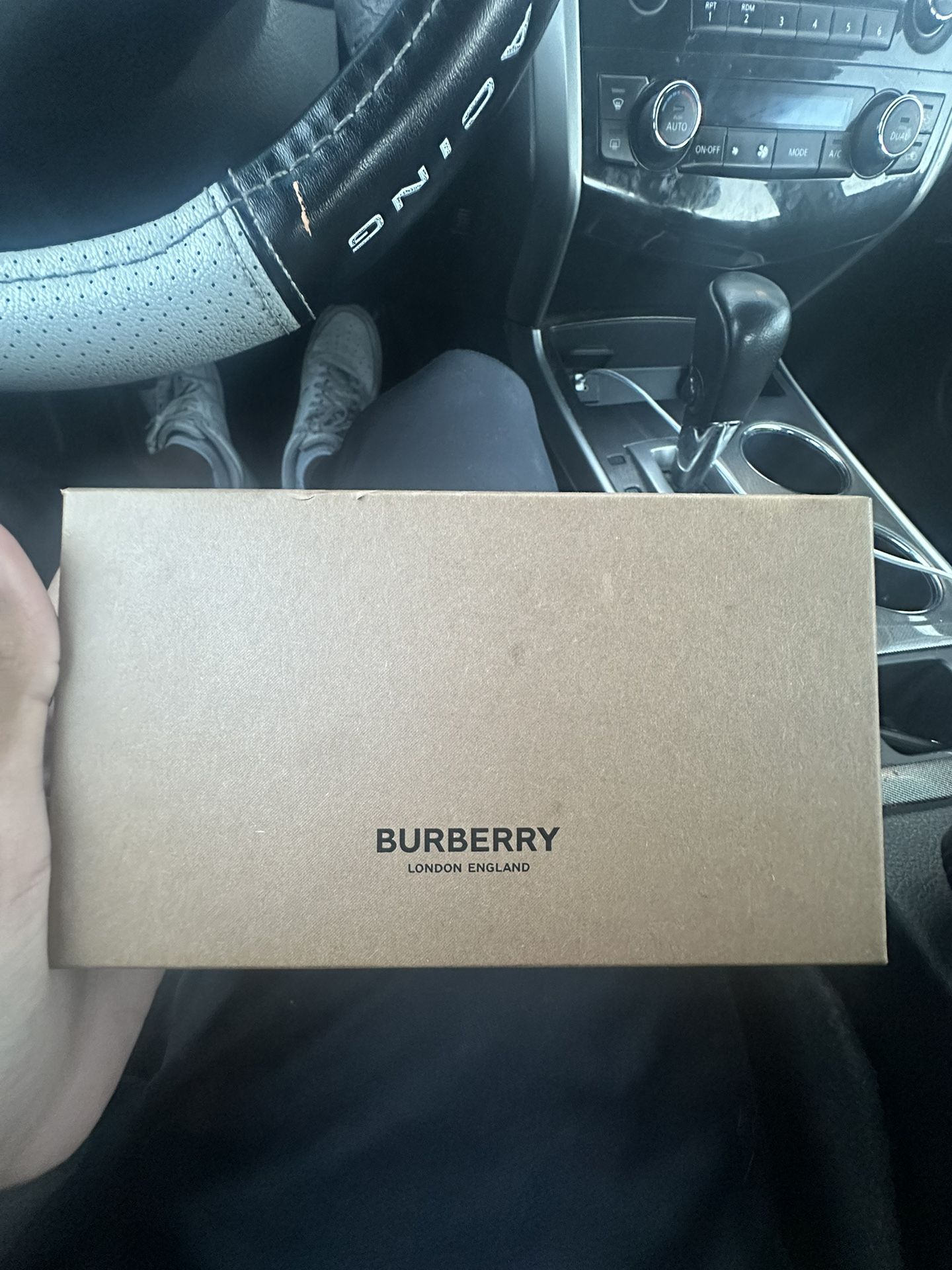 BURBERRY SUNGLASSES 