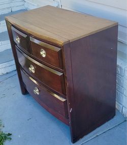 Small dresser! Solid wood ! L32xD18xH30”