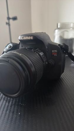 Canon T5 Camera