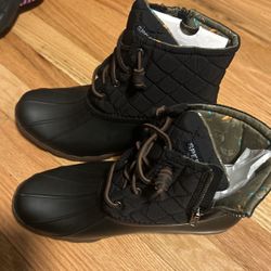 New Sperry boots size 91/2 