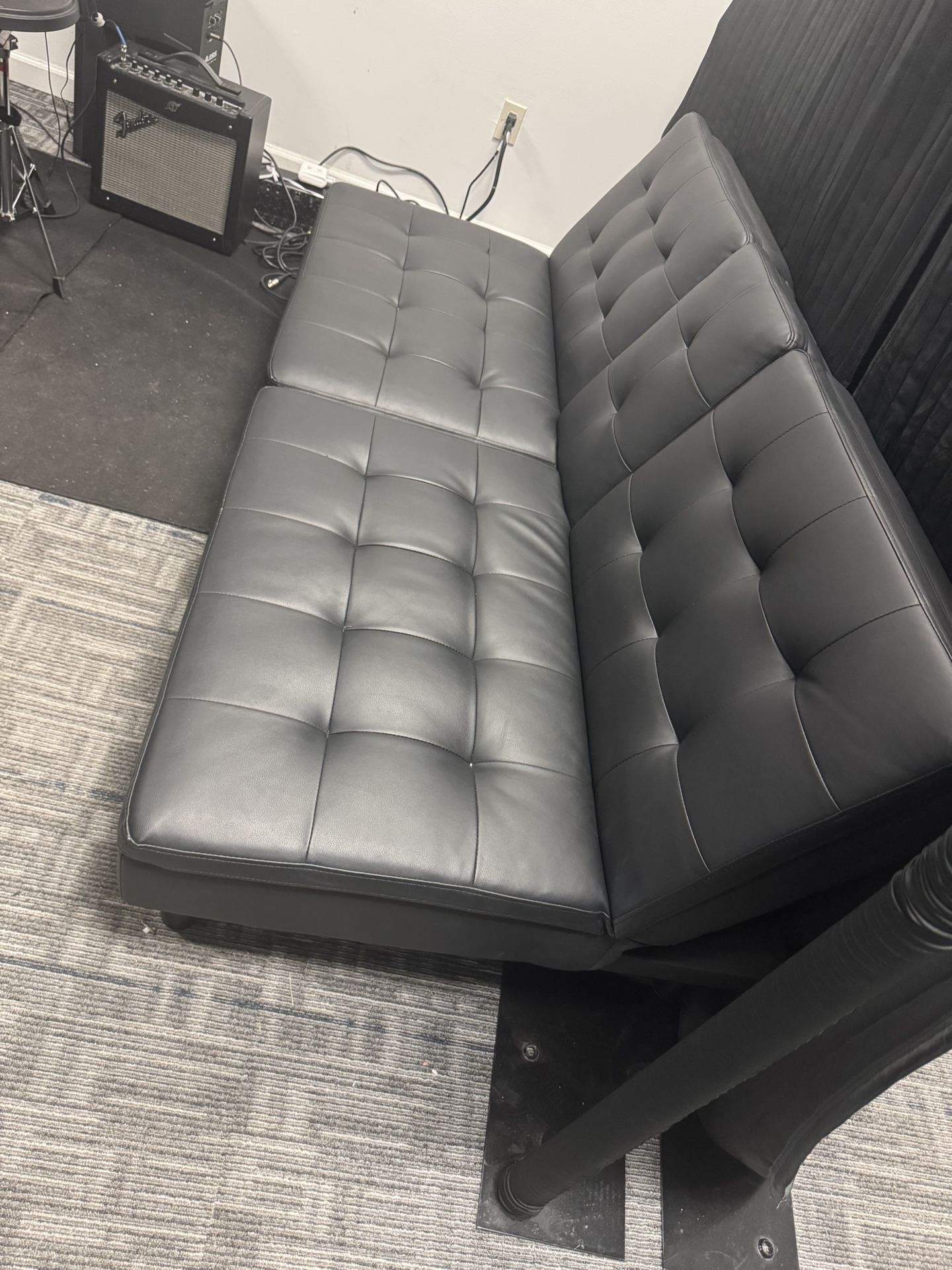 Black Leather Couch, Has Cup Holders And Charging Port