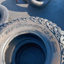 2 llantas Lt 37 13.50 R17 Bfgoodrich Mud Terrain Km3