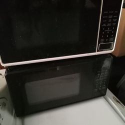 2 Microwaves 1 Blk And 1 White 