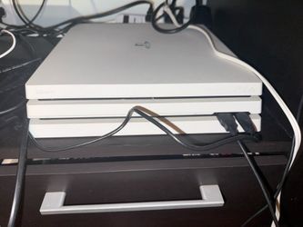 PlayStation 4 Pro 1TB Glacier White