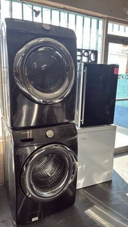 Nice like new Samsung washer and gas dryer set