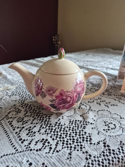 Floral tea pot