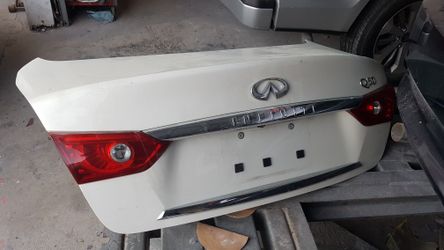 2016 an up Q50 parts bumper, hood and trunk.