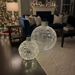 Beautiful Standalone PreLit floor bulbs Christmas 