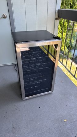 Insignia wine cooler