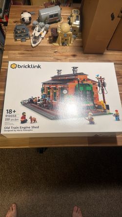 910033 LEGO Old Train Engine Shed