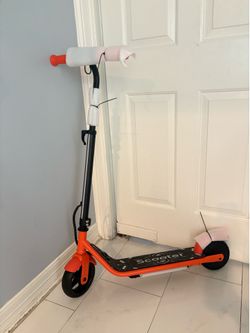 BRAND NEW!! KIDS ELECTRIC SCOOTER