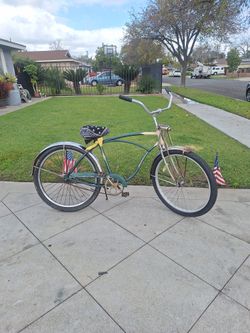 Vintage Schwinn Beach Cruiser