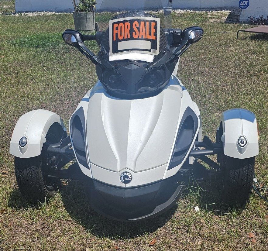LOW MILAGE 2012 can am spyder rs rotax 990
Title in hand