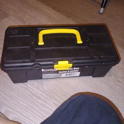 Tool Box 6 Pairs Of Orange Gloves And 1 Pair Of Yellow Protection Gloves 15$