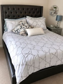 Like new bed for sale with mattress Queen
