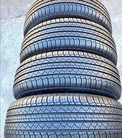 235 65 18 Michelin tires Con 80% de Vida Las 4