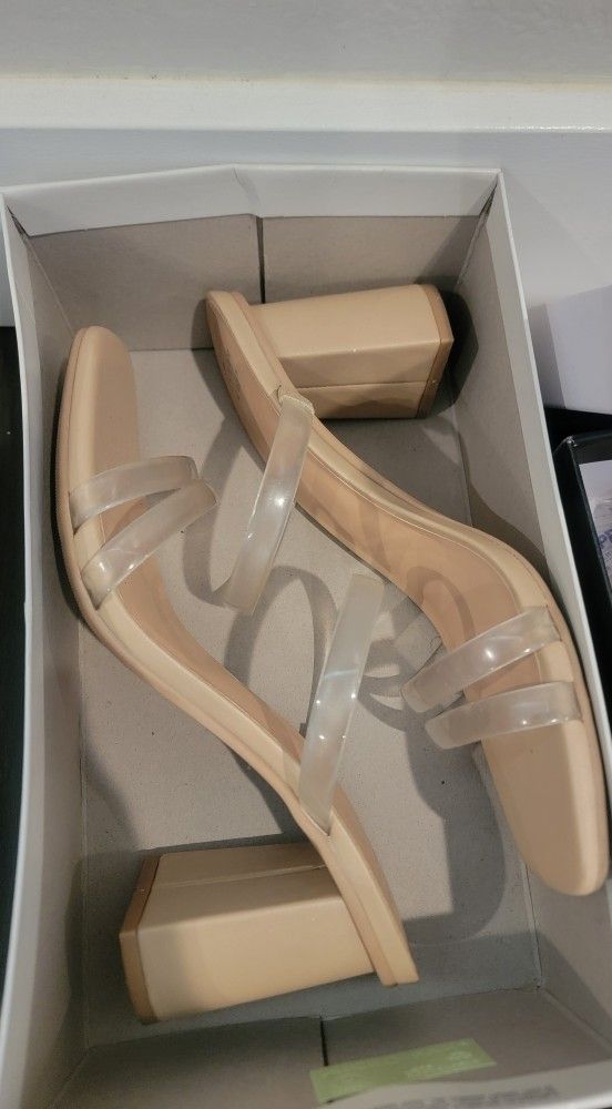 Time For The Toes To Be Out!! Almost New For $10!!!