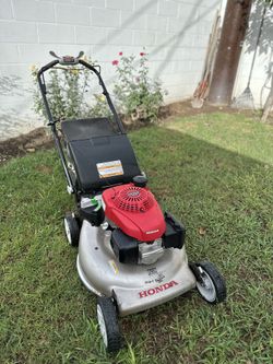 Lawnmower Honda HRR216 Gas Lawn Mower