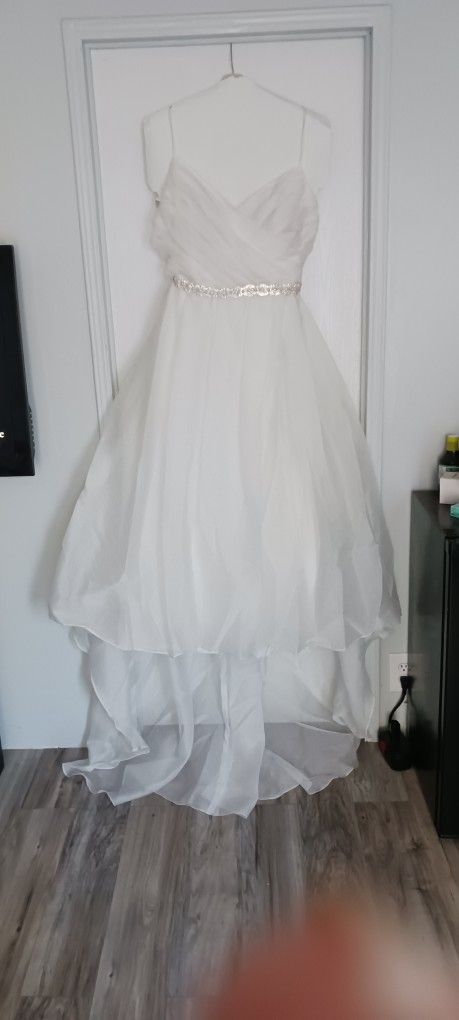 Beautiful Never Used Wedding Dress