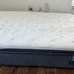 USED KING SIZE SEALLY POSTUREPEDIC PLUSH MATTRESS ONLY