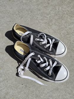Kids' Converse Chuck Taylor All Star Low-Top – Size 2 (Like New)