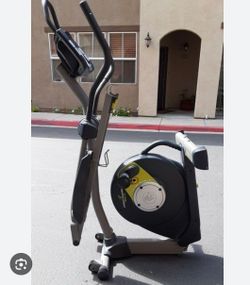 Elliptical machine Proform 900