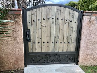 Side gate