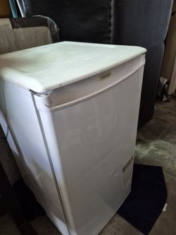 Danby Min Frigidaire & Freezer 