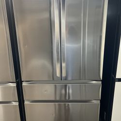 NEW OPEN BOX LG FOUR DOOR REFRIGERATOR STAINLESS STEEL 