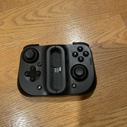 Razer Kishi Mobile Game Controller/Gamepad for iPhone iOS: Works with most iPhones – X, 11, 12, 13, 13 Max - Apple Arcade, Amazon Luna, Google Stadia 