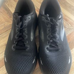 Men’s Brooks Sneakers - Size 10