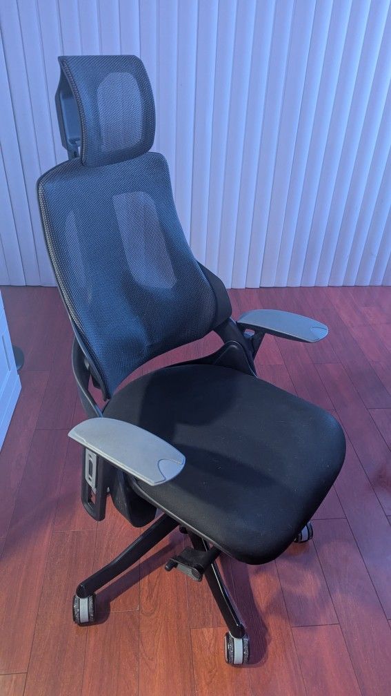 Pursuit Ergonomic Chair by UPLIFT Desk
