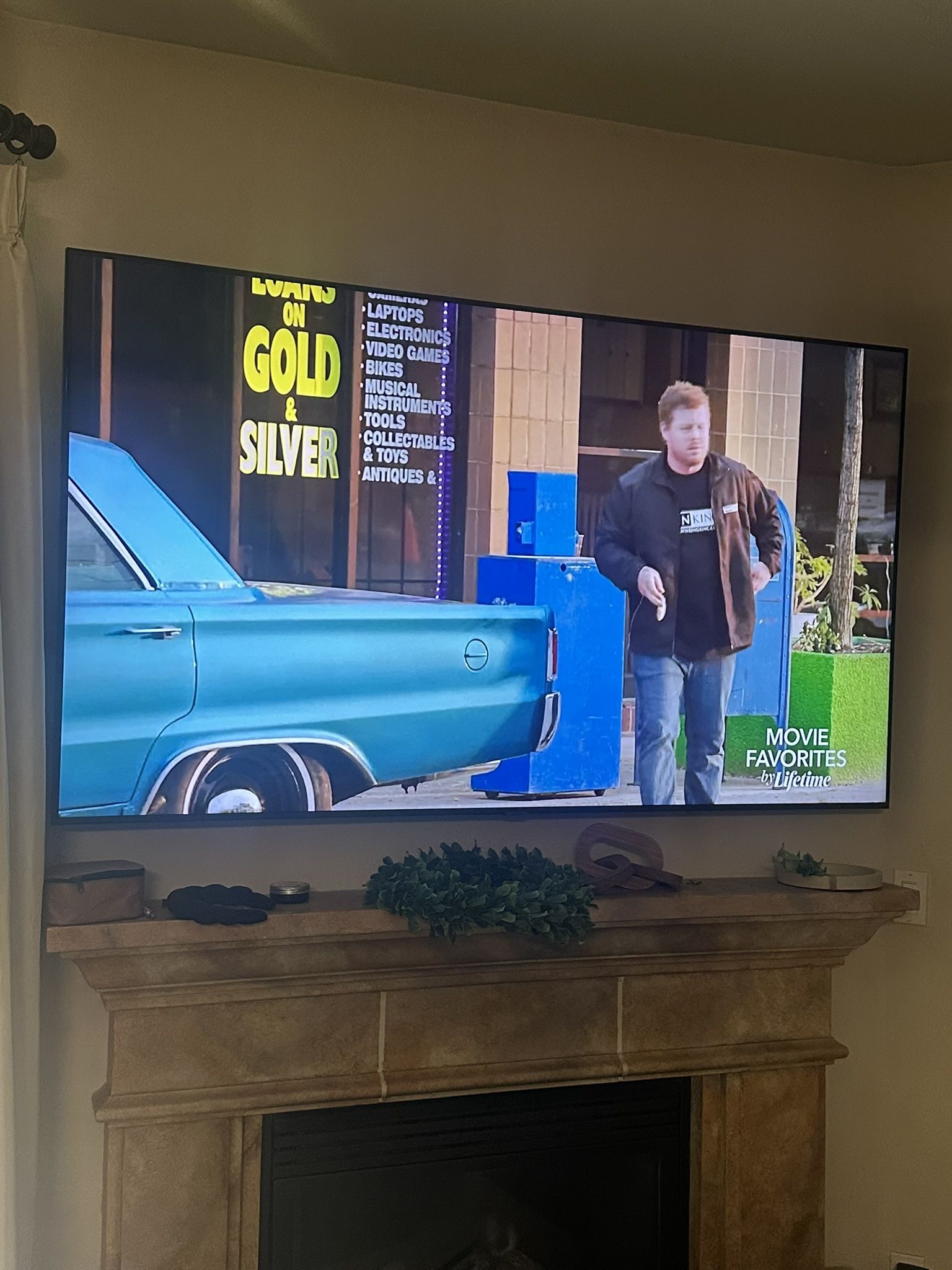 75 Inch clear Samsung hd With Wall Mount 6 Months Old!!!!!