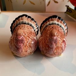 Thanksgiving Courting Turkey Bird Salt & Pepper Shaker Set Marked 1994