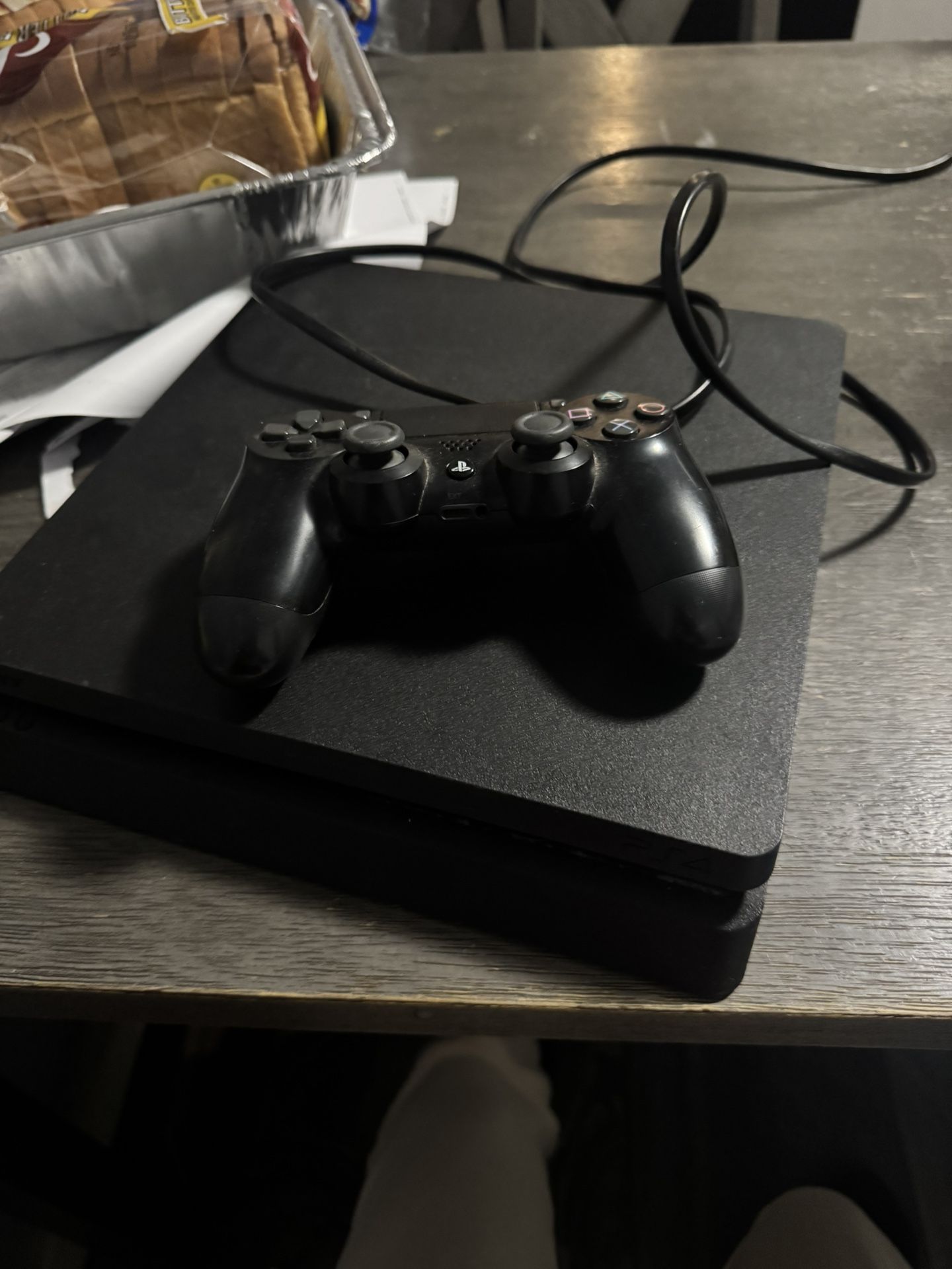 Playstation 4 Console / With Controller + Steering Wheel