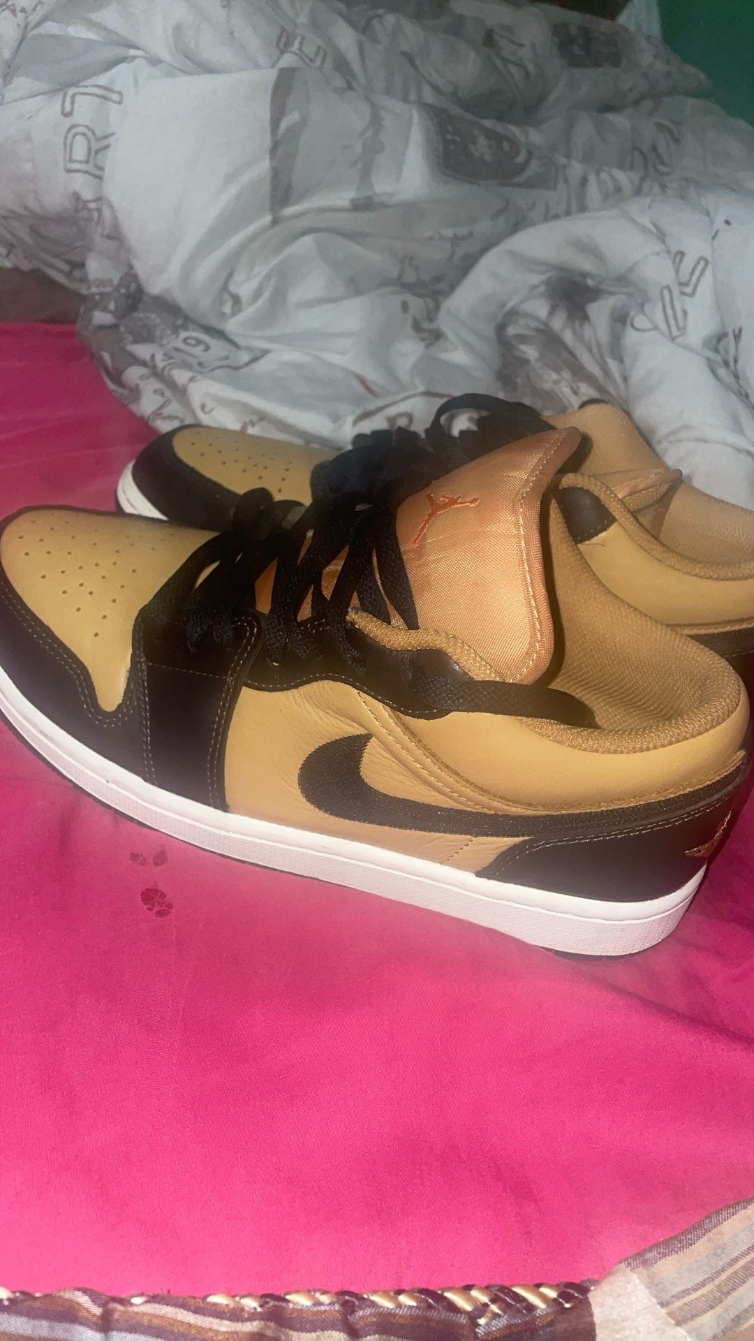 Jordan Air 1 Low SE  Flax/Baroque Brown/Vintage Coral