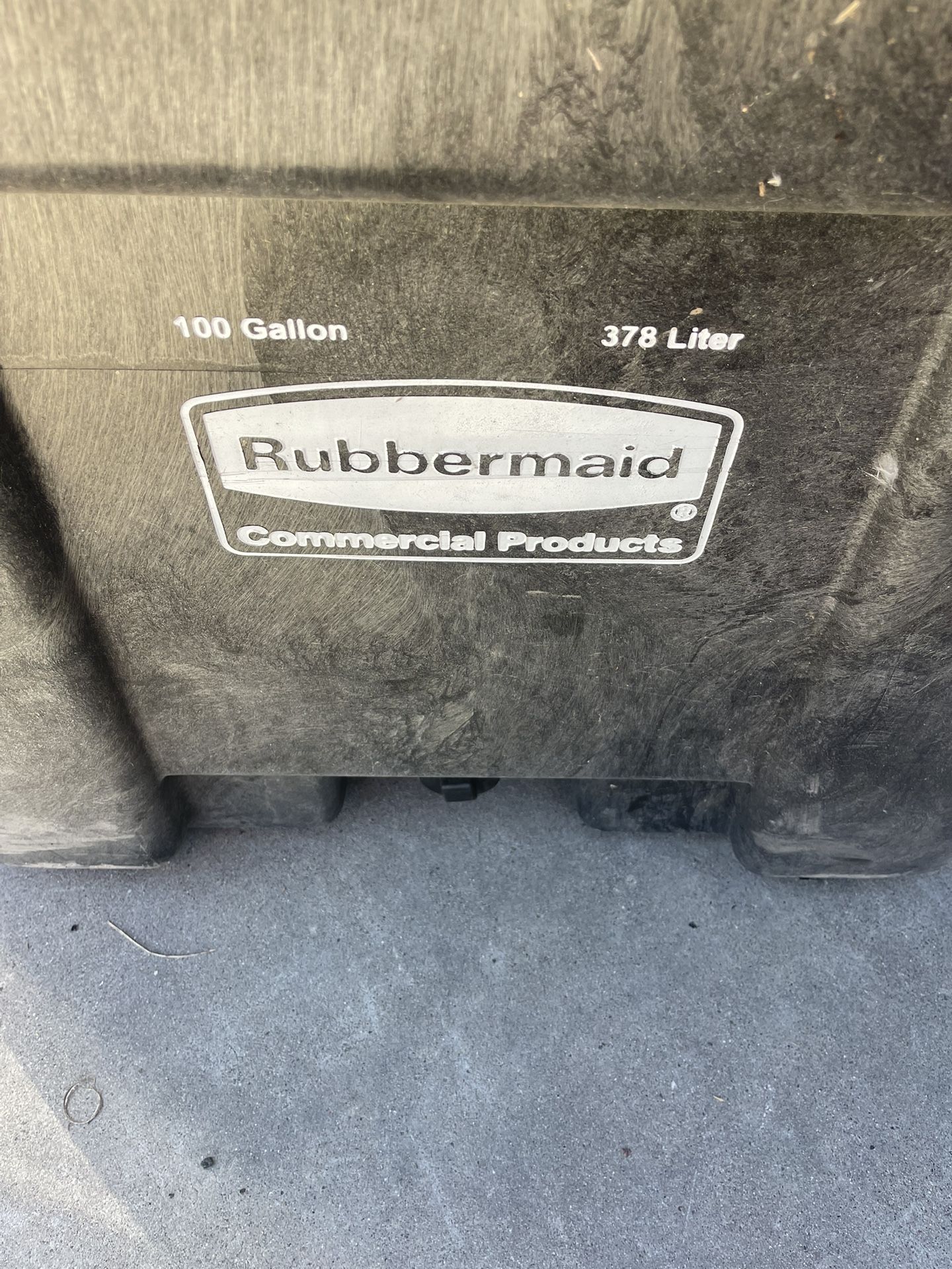 Rubbermaid Hundred Gallon Tank