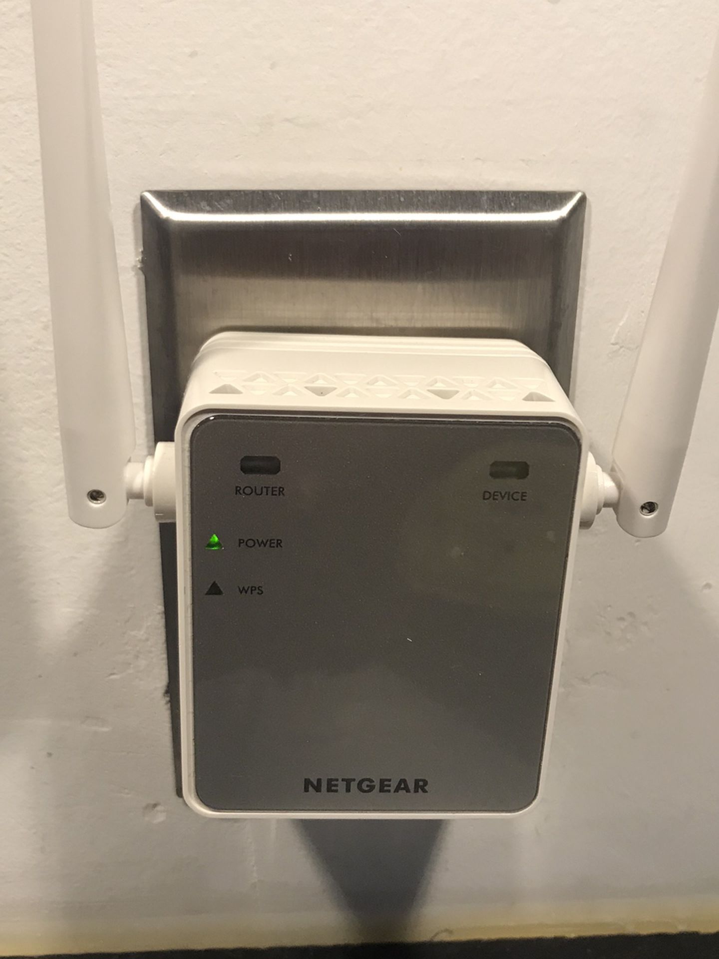 NETGEAR Wi-Fi Range Extender EX2700