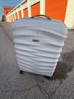 IT Luggage Hard Shell Spinner Suitcase