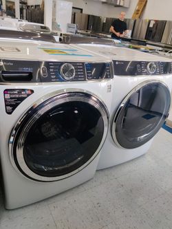 New GE
Profile 5.3 cu. Ft. Smart Front Load Washer White w/OdorBlock UltraFresh Vent System, Microba