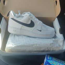 $150 Brand New limited Edition Nike 8.5 Mens