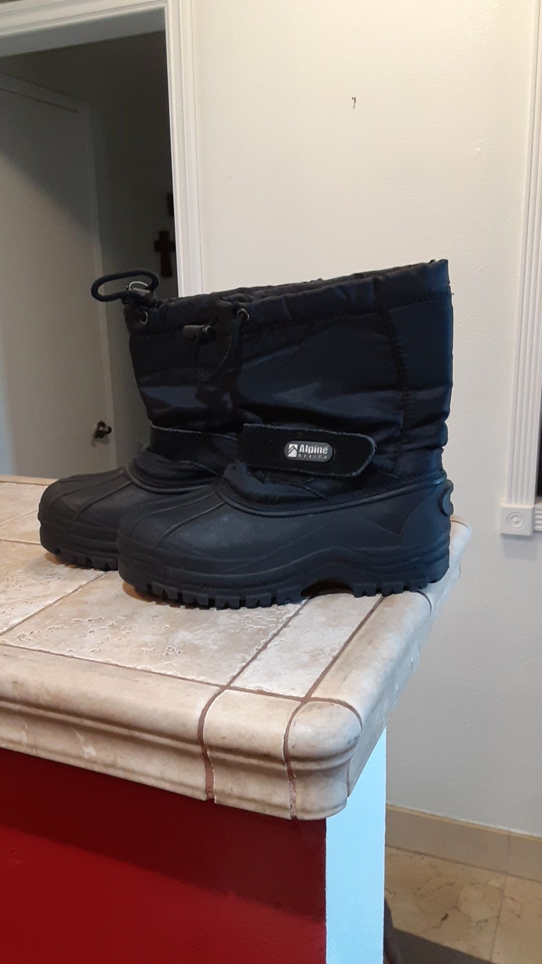 Snow boots kids size 2