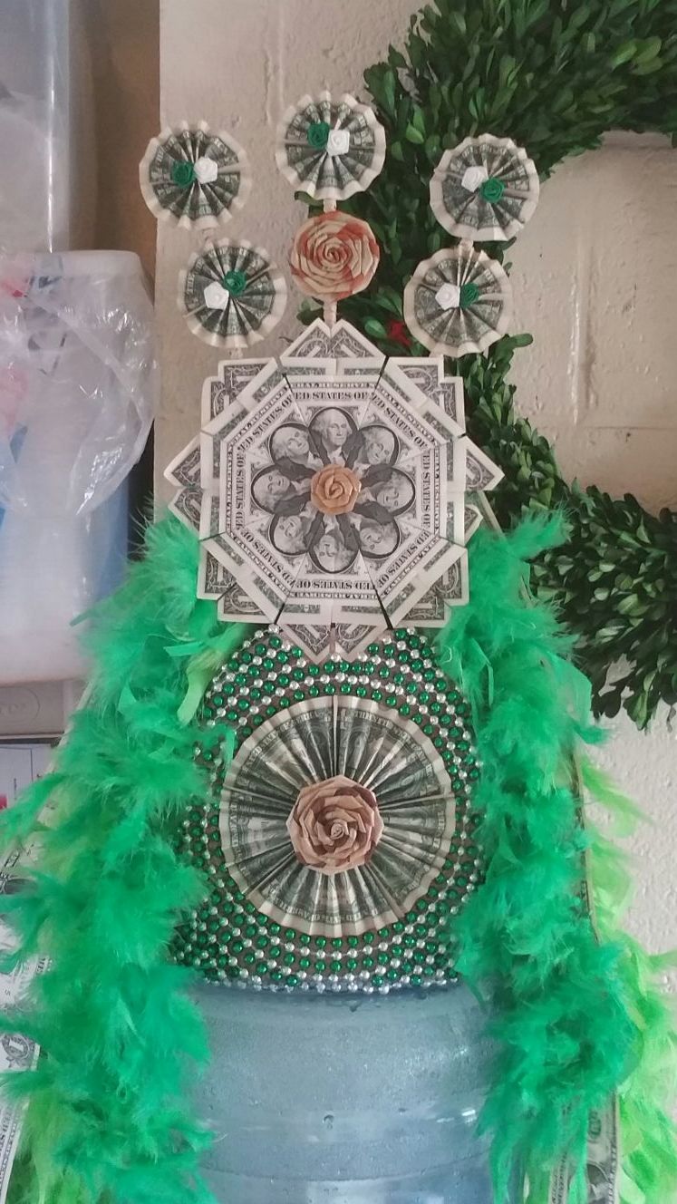 MONEY CROWN AND LEIS