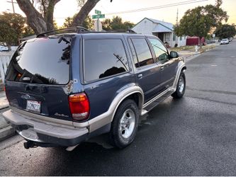1999 Ford Explorer four-wheel-drive V6