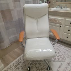 Great Deal! Premium Executive Office Chair